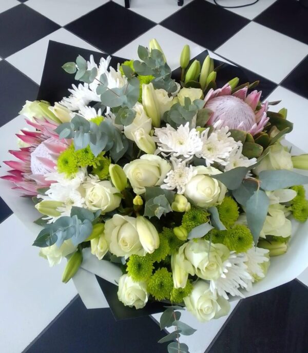 Frond & Filigree Mixed Bunch Large w Proteas